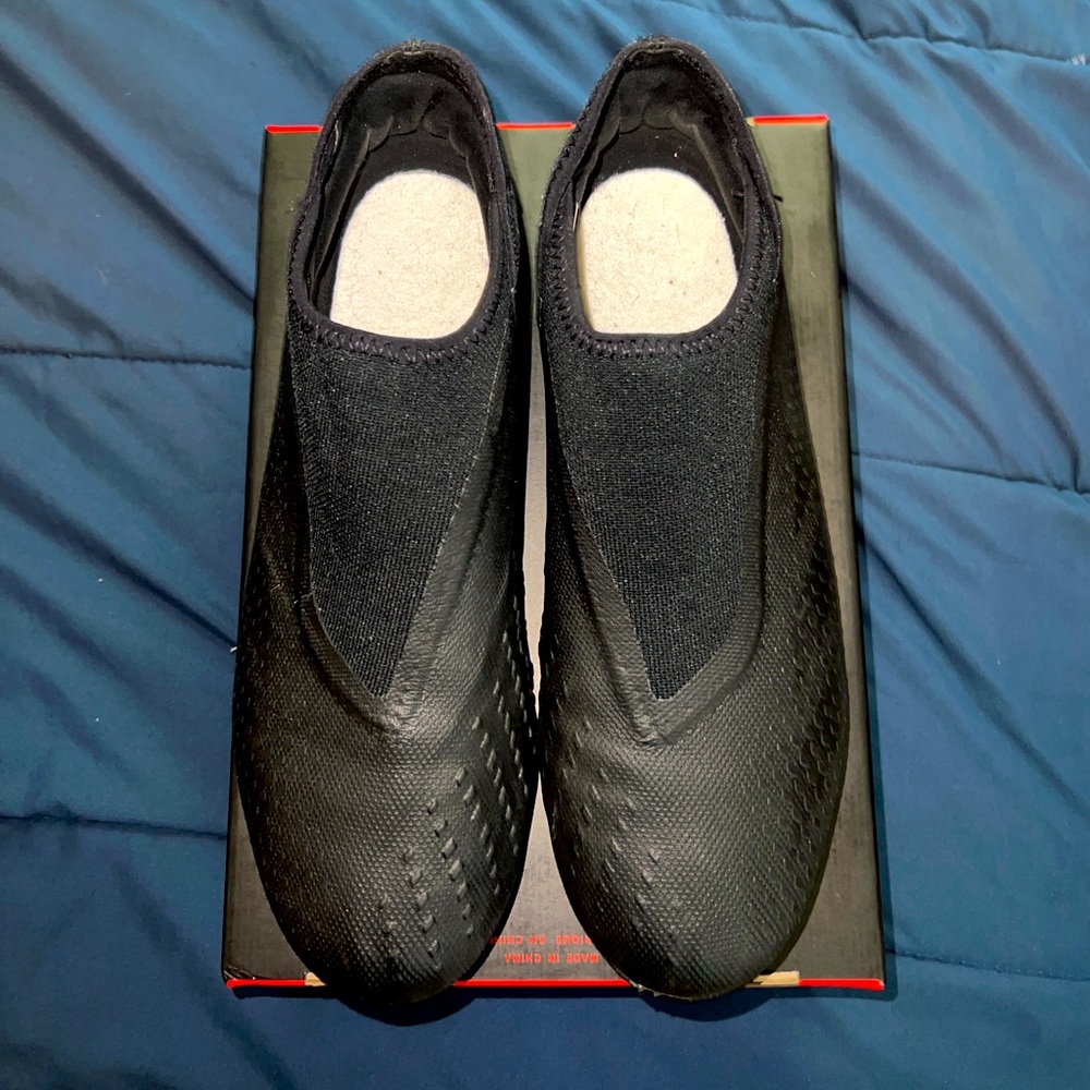 Adidas predator accuracy Laceless Soccer Cleats